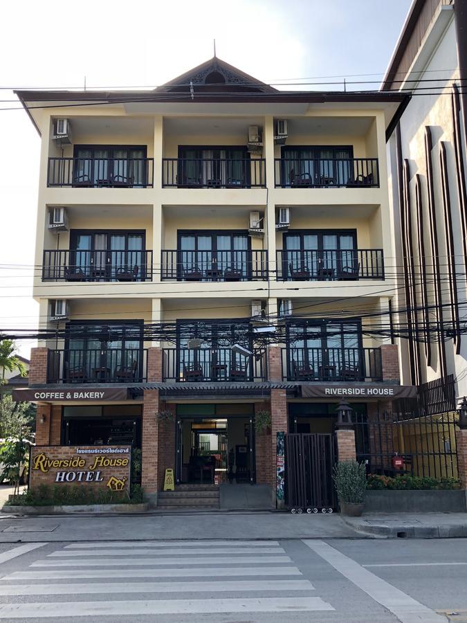 Riverside House 3*