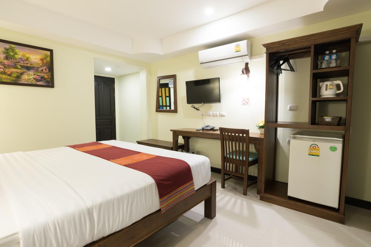 Riverside House 3*