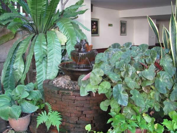 Riverside House 3*